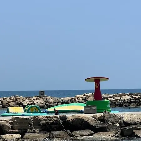 Seaview, 1 Bedroom With A Pool 레메소스