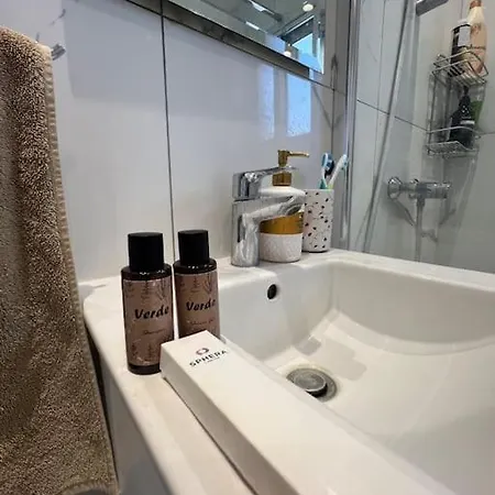 Seaview, 1 Bedroom With A Pool 아파트 레메소스